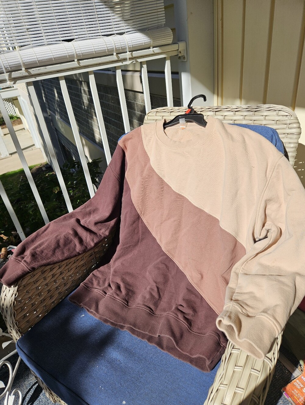 Women's Colorblock Crewneck Sweater - Beige & Brown